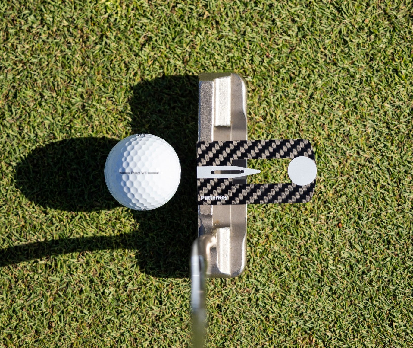 Putter Key attached to a blade putter head